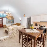 Appartamento Kokos Traditional Emporio (Santorini)