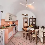 Kokos Traditional Appartamento Emporio (Santorini)