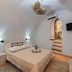 Kokos Traditional * Emporio (Santorini)