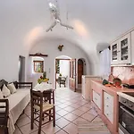 Kokos Traditional Apartment Emporio (Santorini)