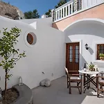 Kokos Traditional * Emporio (Santorini)