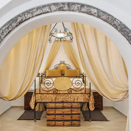 Апартаменты Kokos Traditional Emporio (Santorini)